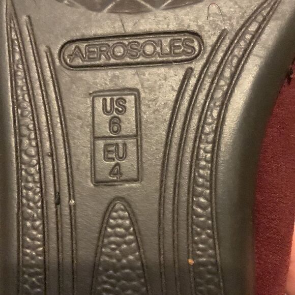 NWOT Aerosoles maroon tassel loafers with gold detail! Size 6 - Picture 5 of 6